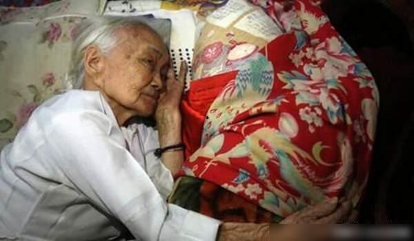 日本老妇撒尿在线视频,网络道德底线何在？